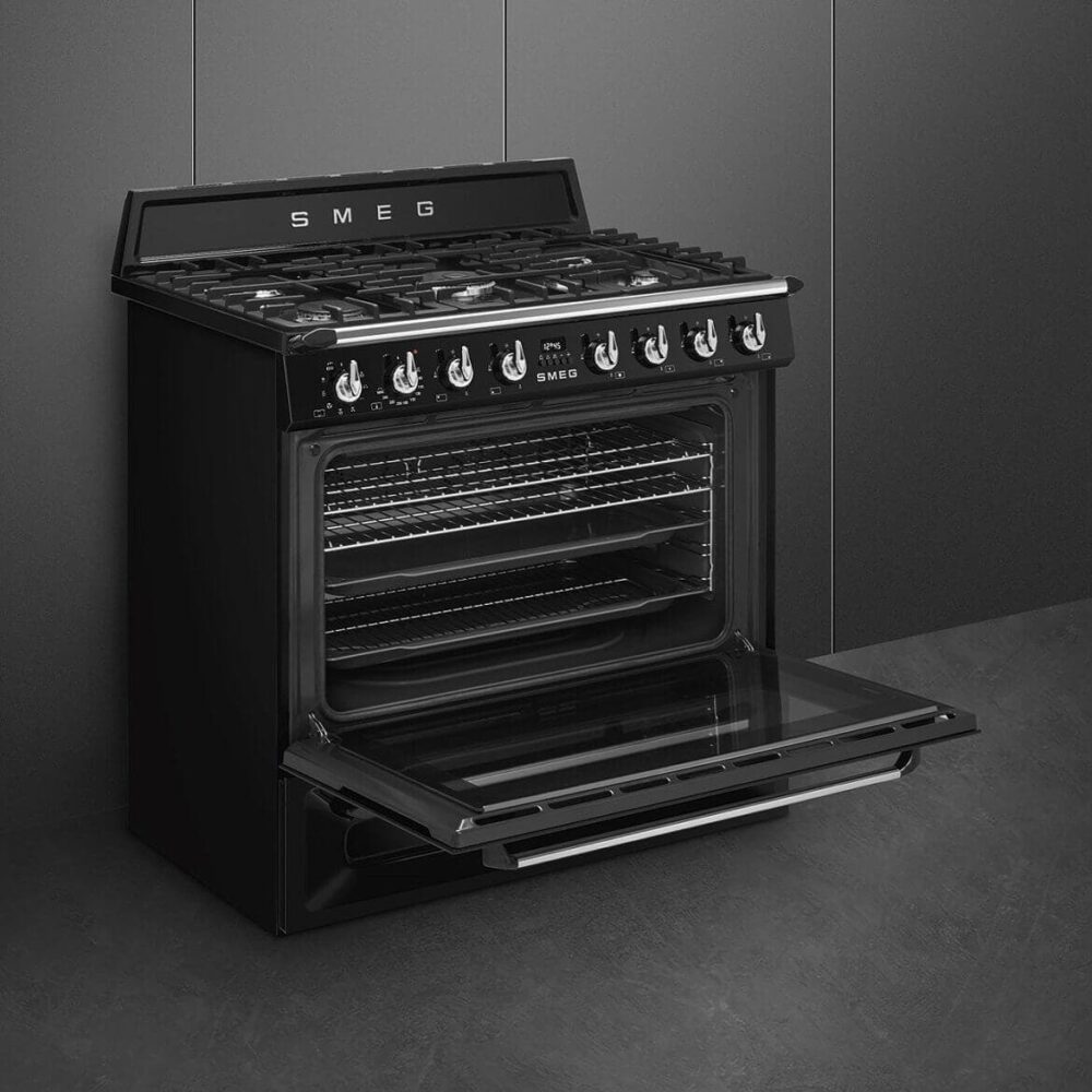 מסדרת Victoria צבע שחור מבית SMEG דגם TR90BL1