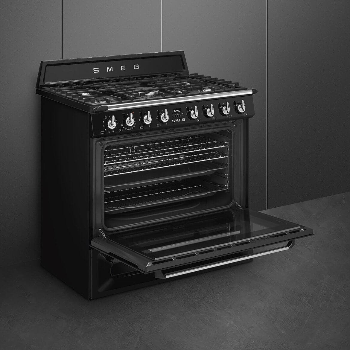מסדרת Victoria צבע שחור מבית SMEG דגם TR90BL1
